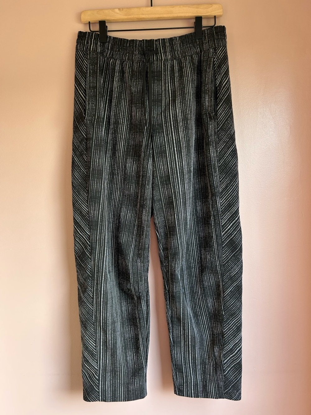 Athleta Arrival Pants in Amara Stripe Black Pattern Size 10